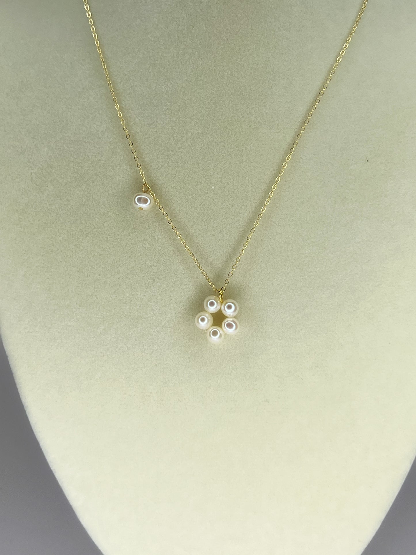 Daisy Charm Necklace