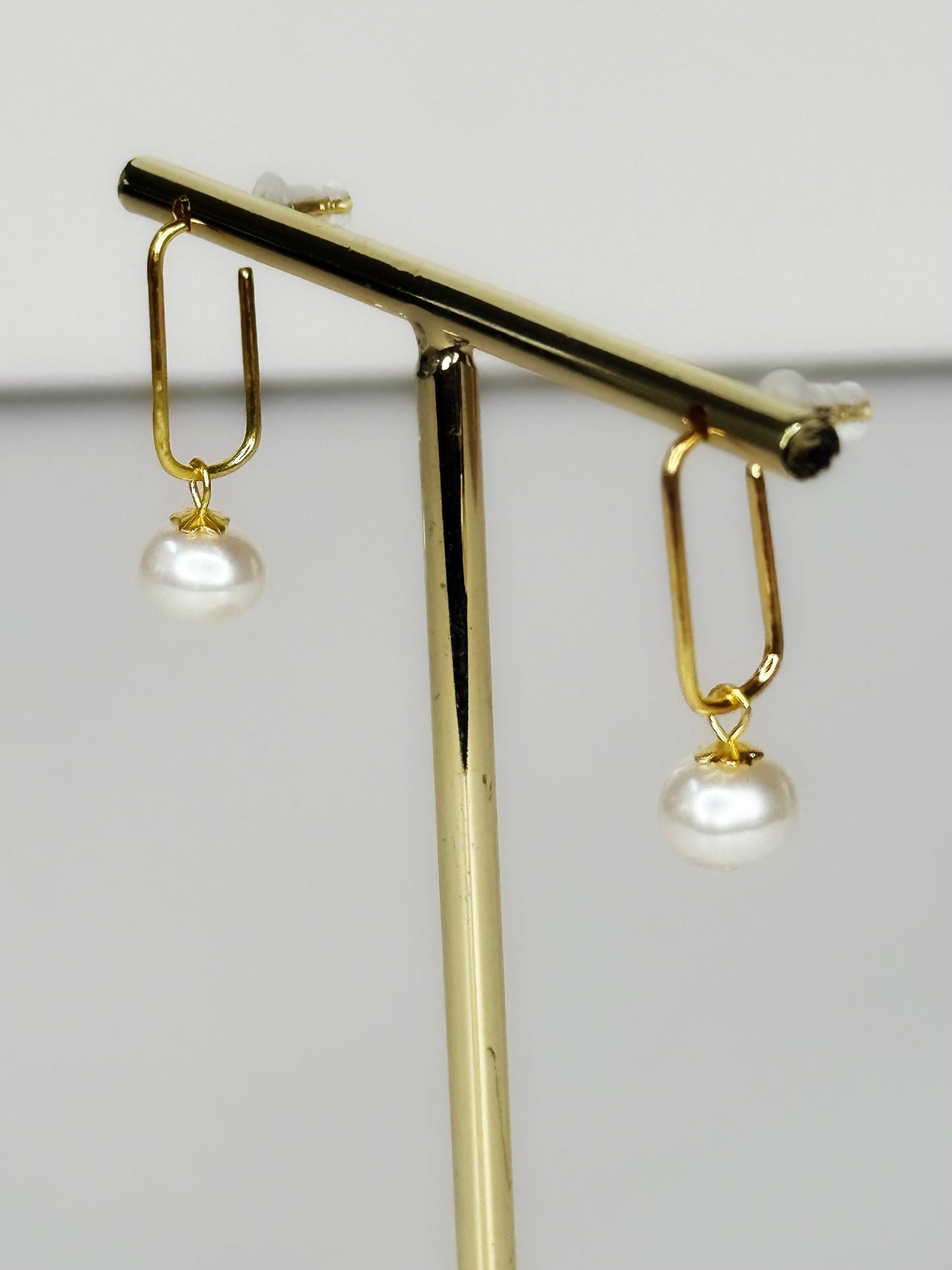 Lola Pearl Earrings