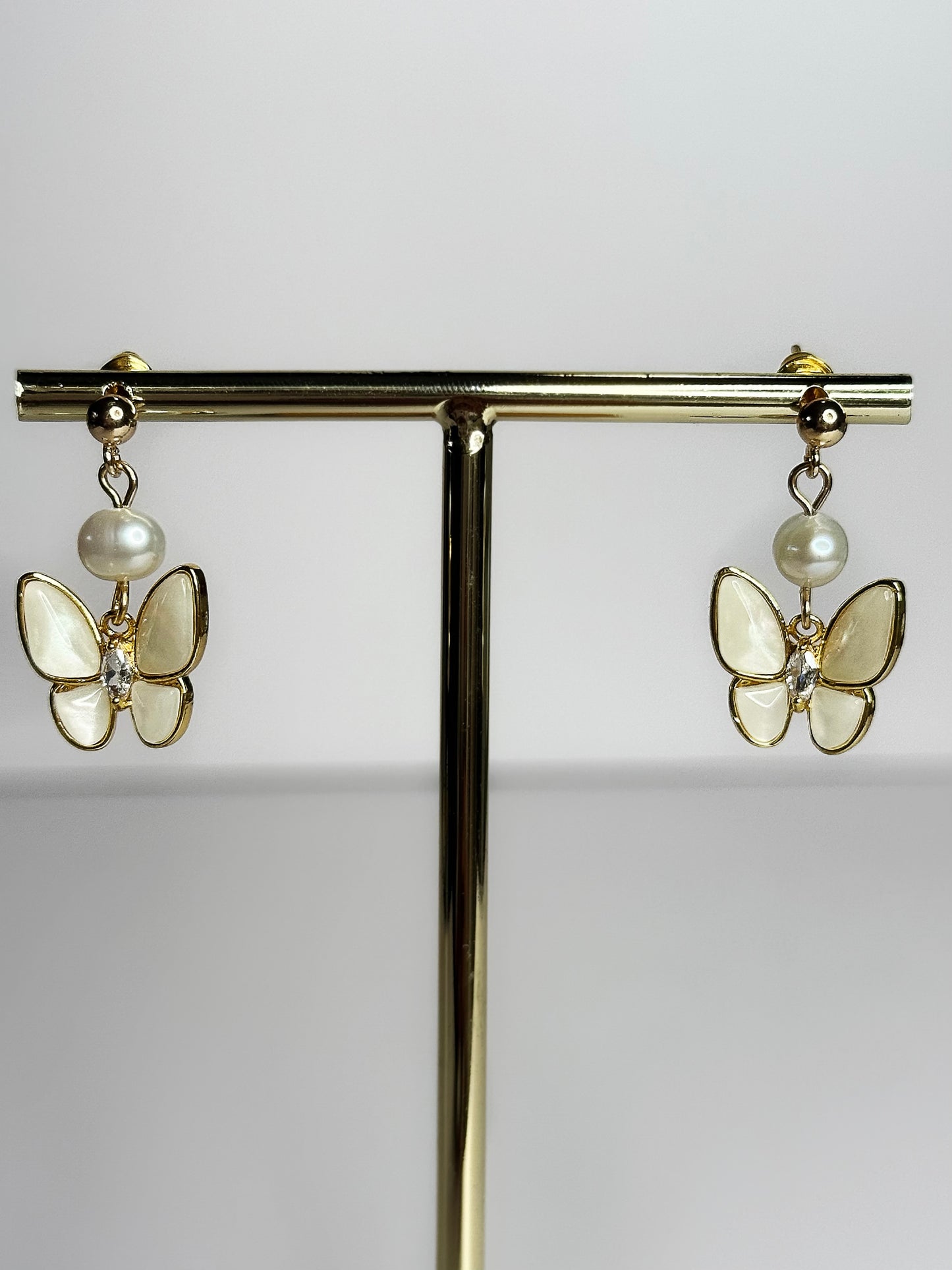 Gold-Plated Freshwater Pearl Stud Earrings – Simple & Elegant
