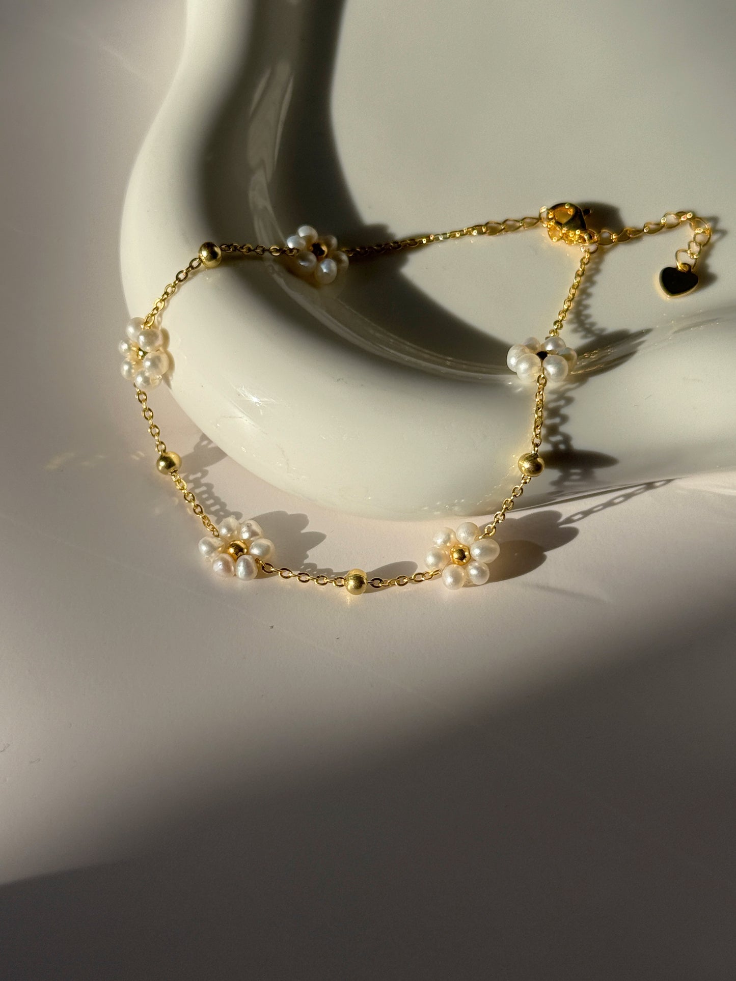 Daisy Bloom Pearl Bracelet