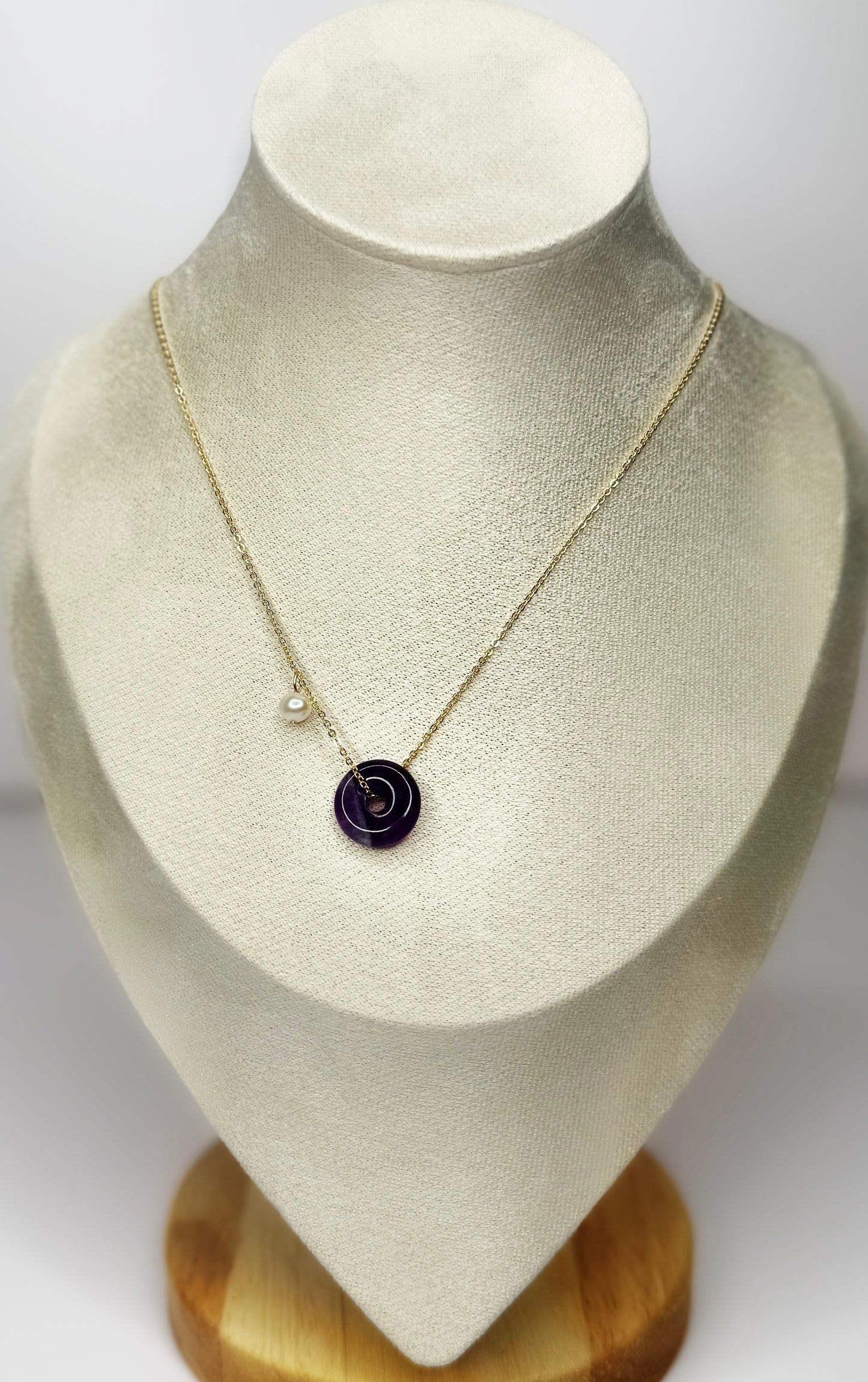 Gold-Plated_Natural_Amethyst_Necklace_Elegant_Modern_Design